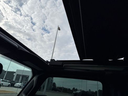 Used 2020 Jeep Wrangler Unlimited Sahara image 21