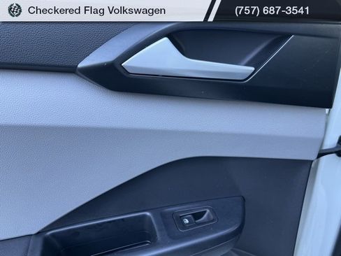 Used 2022 Volkswagen Taos SE image 25