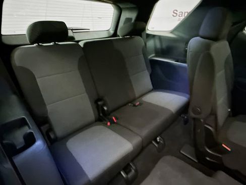 Used 2023 Chevrolet Traverse LT image 27
