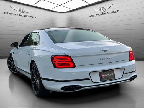Certified 2024 Bentley Flying Spur V8 image 3
