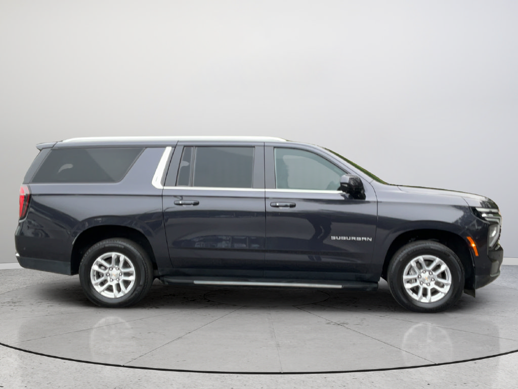 Certified 2025 Chevrolet Suburban LT RWD image 9