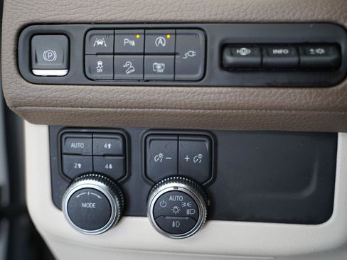 Used 2022 GMC Yukon Denali AWD/4WD image 20