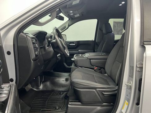 Used 2019 Chevrolet Silverado 1500 Custom w/ Custom Value Package image 4