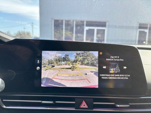 Used 2024 Hyundai Elantra SEL image 20