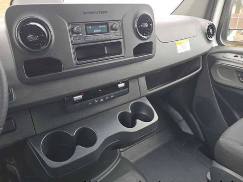 Used 2025 Mercedes-Benz Sprinter 2500 image 35