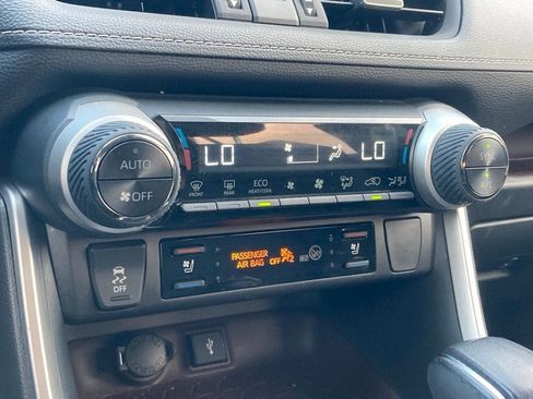 Used 2022 Toyota RAV4 Limited image 21