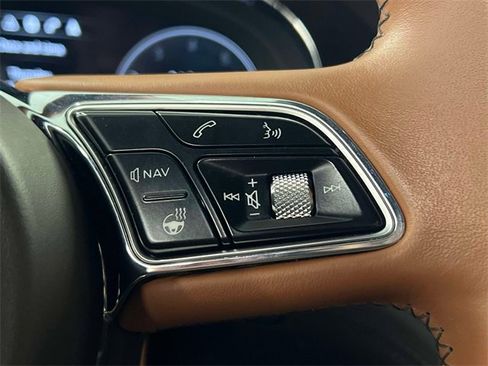 Used 2023 Bentley Bentayga Extended Wheelbase image 25