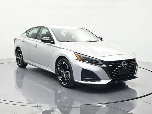 Certified 2024 Nissan Altima 2.5 SR FWD image 3