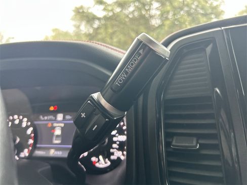 Used 2020 Nissan Titan PRO-4X w/ Pro-4x Convenience Package image 32