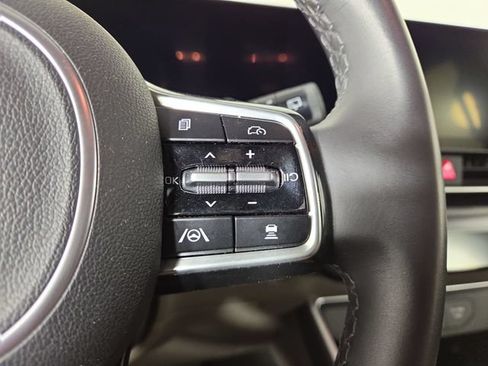 Certified 2025 Kia Carnival FWD image 22