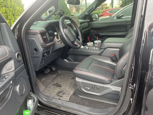 Used 2024 Ford Expedition Limited image 7