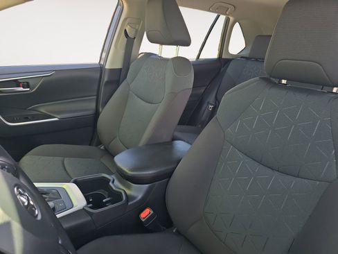 Certified 2025 Toyota RAV4 XLE AWD/4WD image 9
