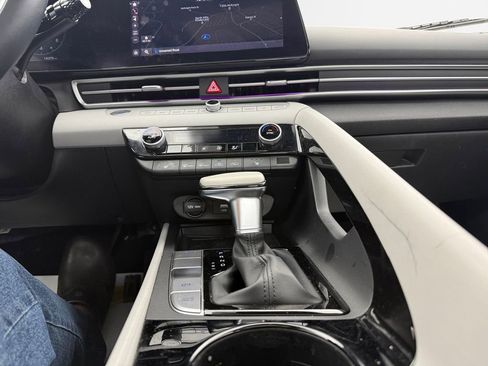 Used 2021 Hyundai Elantra Limited image 19