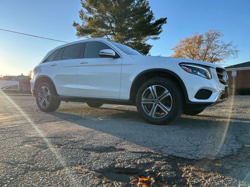 Used 2019 Mercedes-Benz GLC 300 4MATIC w/ Multimedia Package image 21