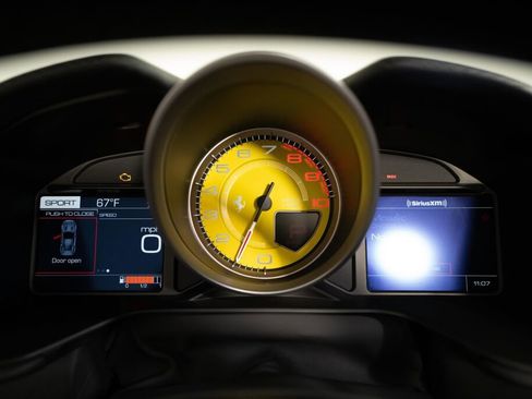 Used 2019 Ferrari Portofino RWD image 14