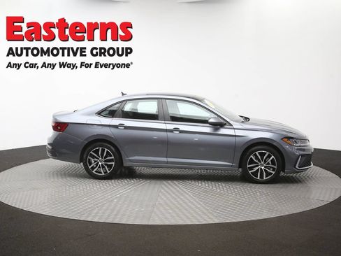Used 2025 Volkswagen Jetta SE FWD image 44