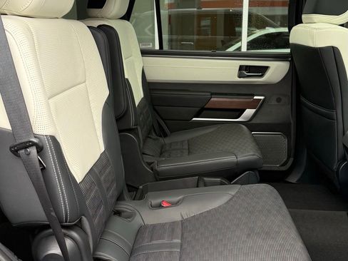 Used 2025 Toyota Sequoia Capstone image 27