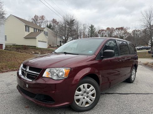 Used 2017 Dodge Grand Caravan SE w/ Power Window Group image 2
