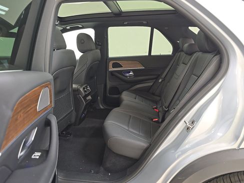 Used 2025 Mercedes-Benz GLE 450 4MATIC w/ Winter Package image 8