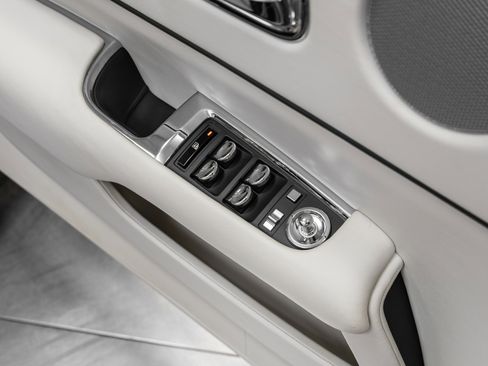 Used 2016 Rolls-Royce Wraith image 46