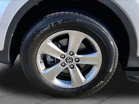 Used 2015 Toyota RAV4 XLE AWD/4WD image 10