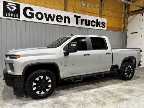 Used 2020 Chevrolet Silverado 2500 Custom w/ Custom Value Package AWD/4WD image 4