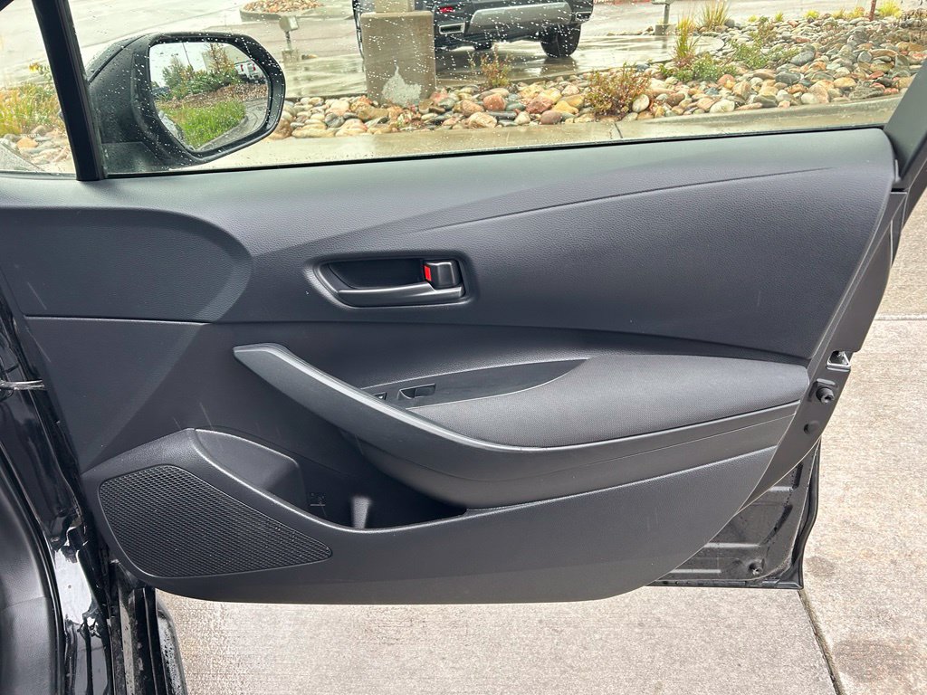 Used 2025 Toyota Corolla LE w/ Carpet Mat Package (TMS) FWD image 31