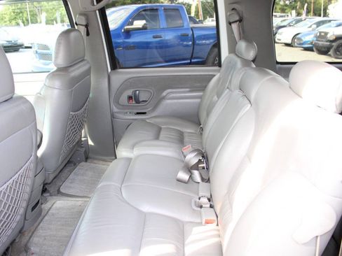 Used 1999 GMC Suburban 4WD w/ Marketing Opt Pkg 3 image 26