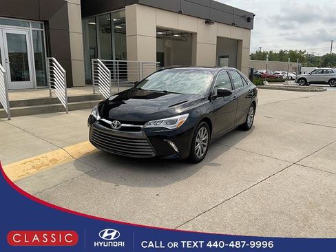 Used 2017 Toyota Camry XLE FWD image 1