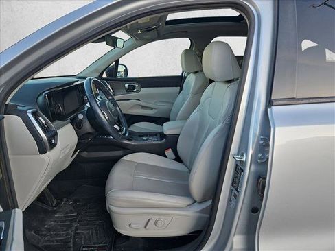 Used 2022 Kia Sorento EX w/ Panoramic Sunroof Package image 17