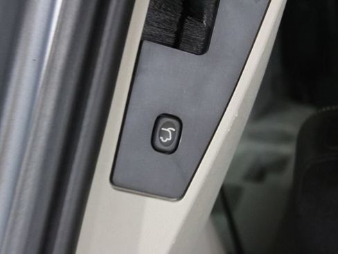 Used 2019 Dodge Grand Caravan SXT FWD image 16