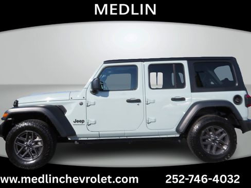 Used 2024 Jeep Wrangler Unlimited Sport AWD/4WD image 3