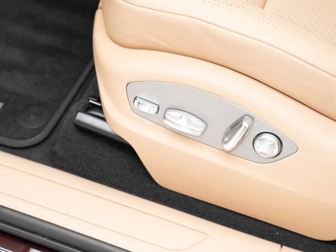 Certified 2025 Porsche Macan image 15