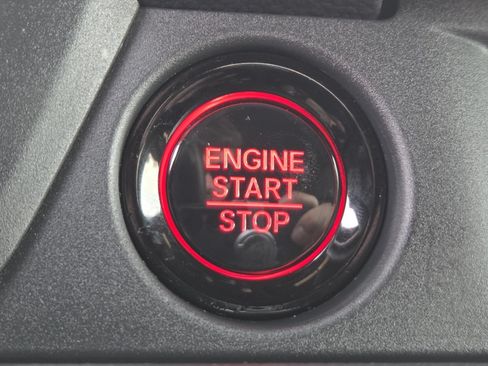 Used 2025 Honda Pilot Sport image 31