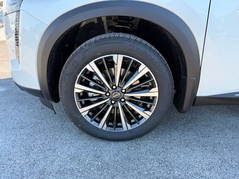 New 2026 Nissan Pathfinder Platinum image 9