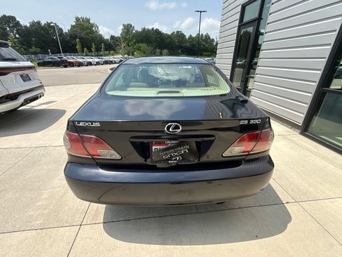 Used 2004 Lexus ES 330 FWD image 8