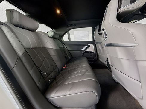 New 2026 BMW i7 xDrive60 image 28