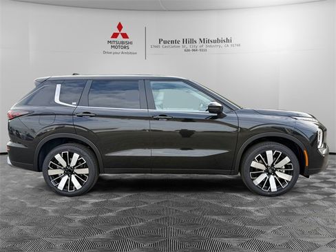New 2025 Mitsubishi Outlander SE image 4