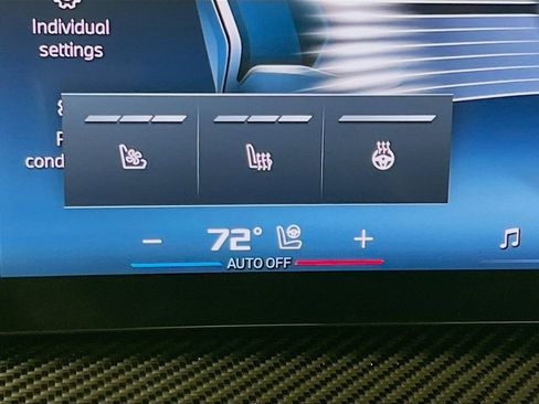 Used 2025 BMW X7 M60i w/ Executive Package image 21