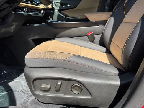 New 2025 Chevrolet Equinox ACTIV w/ Convenience Package III image 26