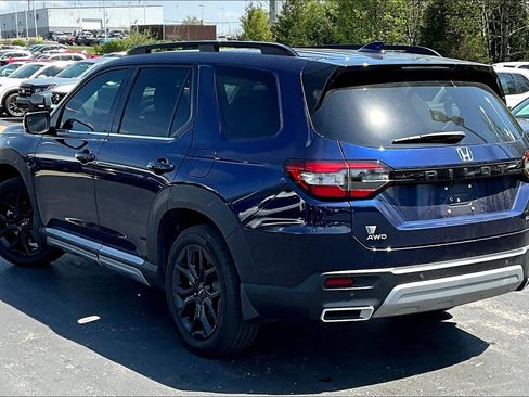 Used 2025 Honda Pilot Elite image 3