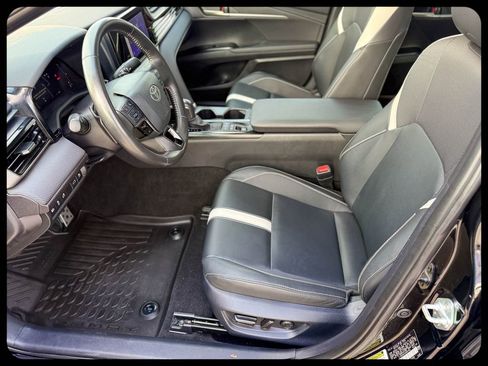 Used 2025 Toyota Camry SE FWD image 19