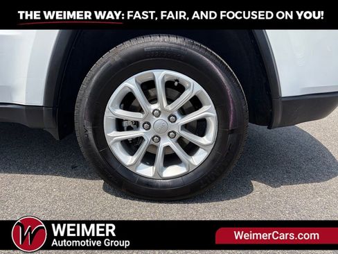 Used 2021 Jeep Grand Cherokee Laredo AWD/4WD image 10