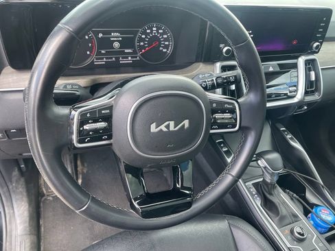 Used 2023 Kia Sorento S w/ Panoramic Sunroof Package AWD/4WD image 7