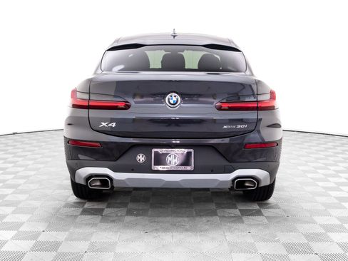 Certified 2025 BMW X4 xDrive30i image 4