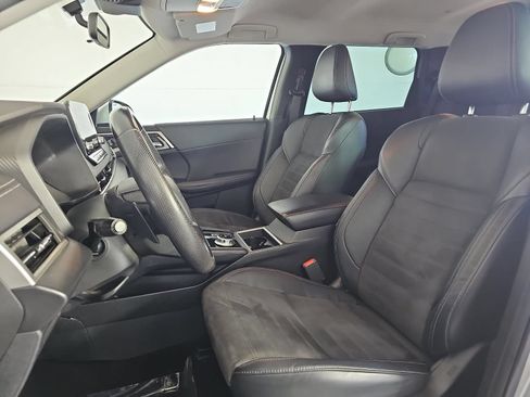 Used 2023 Mitsubishi Outlander SE AWD/4WD image 10