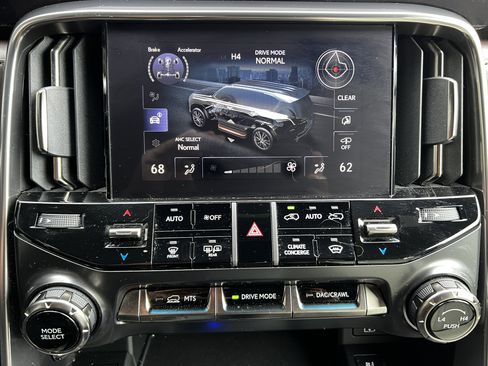 Used 2022 Lexus LX 600 4WD w/ Accessory Package (Z1) image 27