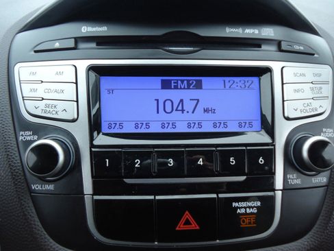 Used 2011 Hyundai Tucson GLS image 14
