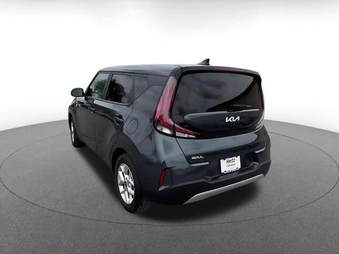 Used 2025 Kia Soul LX w/ LX Technology Package FWD image 11