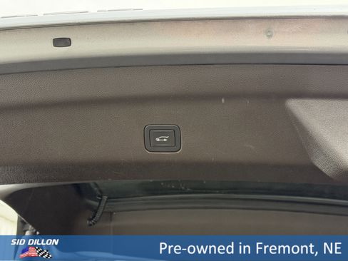 Used 2024 GMC Yukon SLT w/ SLT Premium Package image 19